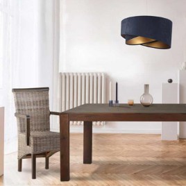 grauer Rattanstuhl im Esszimmer