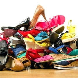 buntes Schuhchaos